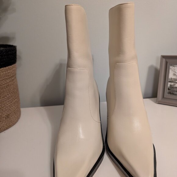 Larroude Women's Cream Leather JAMES Pointed Toe Gold Hardware Boots Size 7.5 - Picture 3 of 6